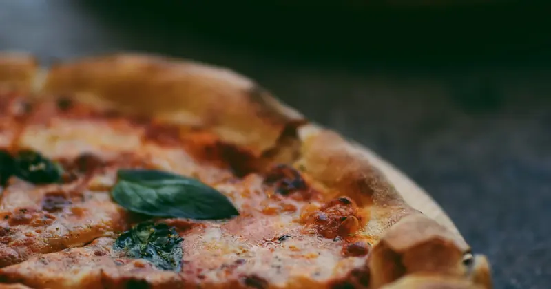 Pizza Tradicional con jamón y queso